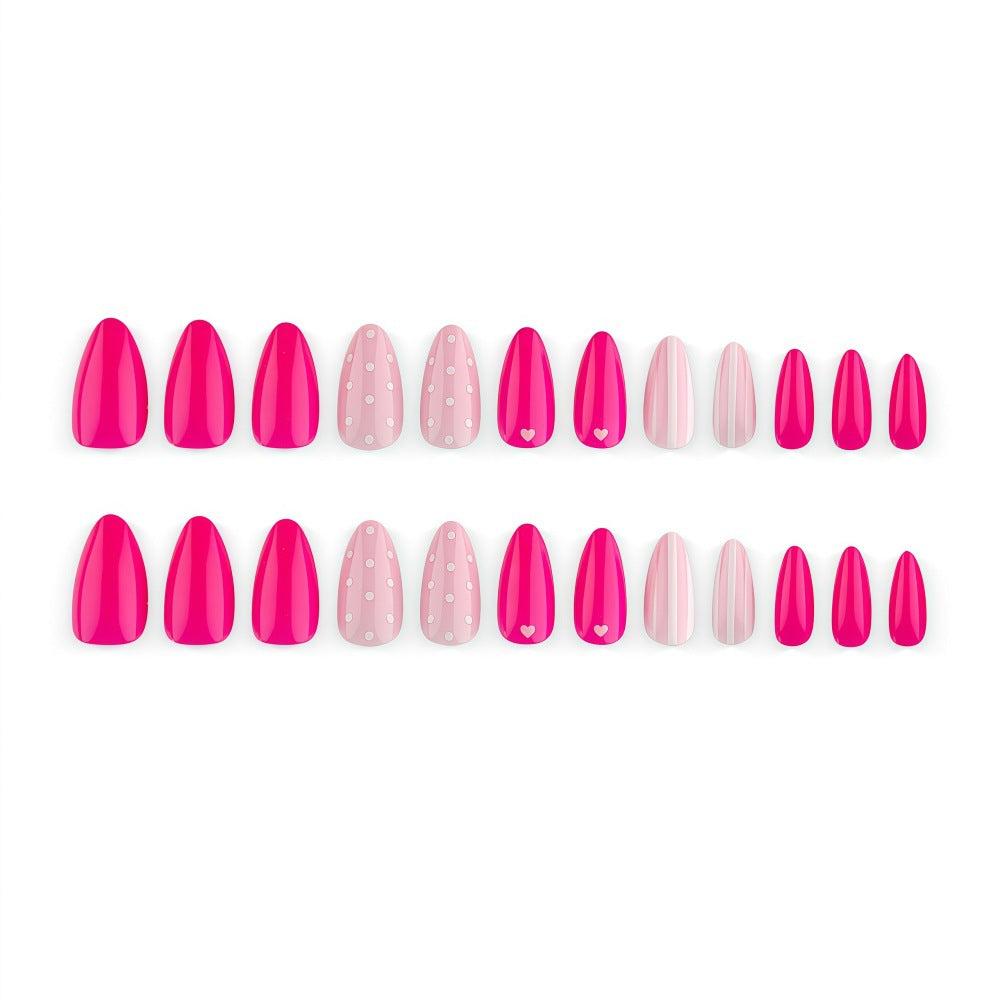 Artificial nails in playful design with hearts and dots Stornfield