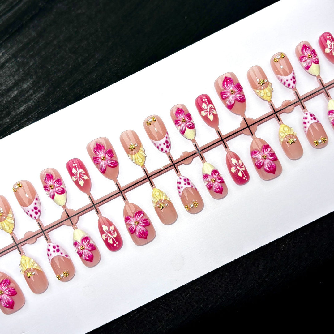Elegant Polka Dot and Lace Press-On Nail Set