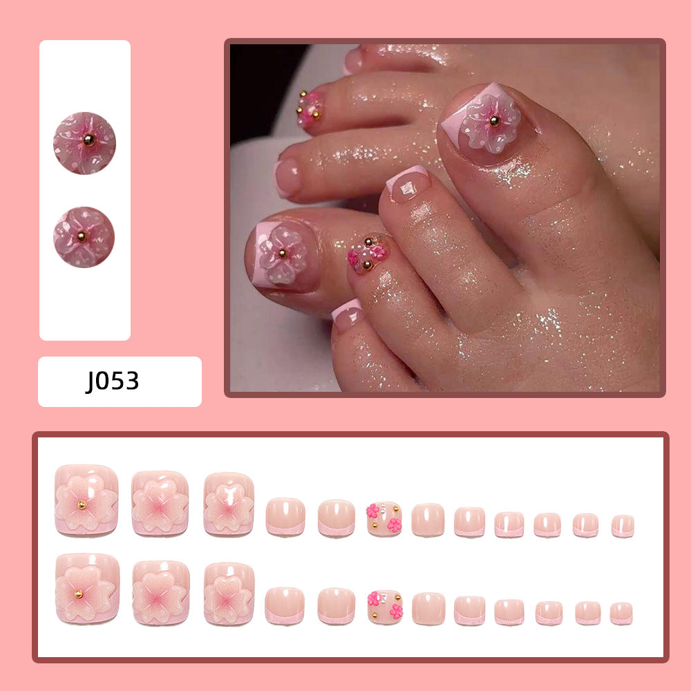 Nail art with floral accents Stornfield