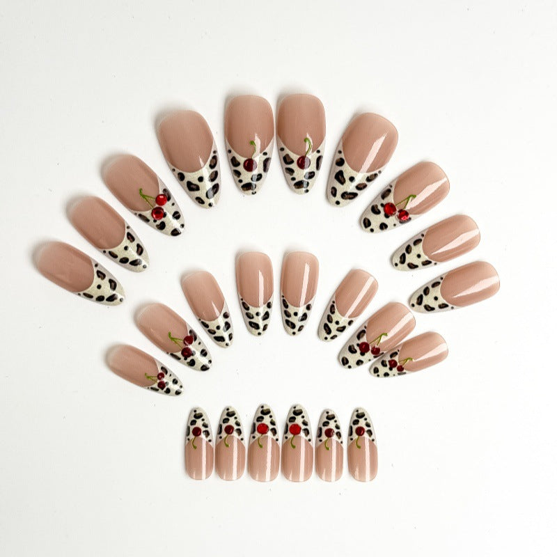 Glamorous artificial nails in leopard look Stornfield