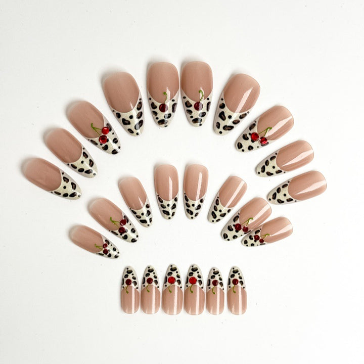 Glamorous artificial nails in leopard look Stornfield