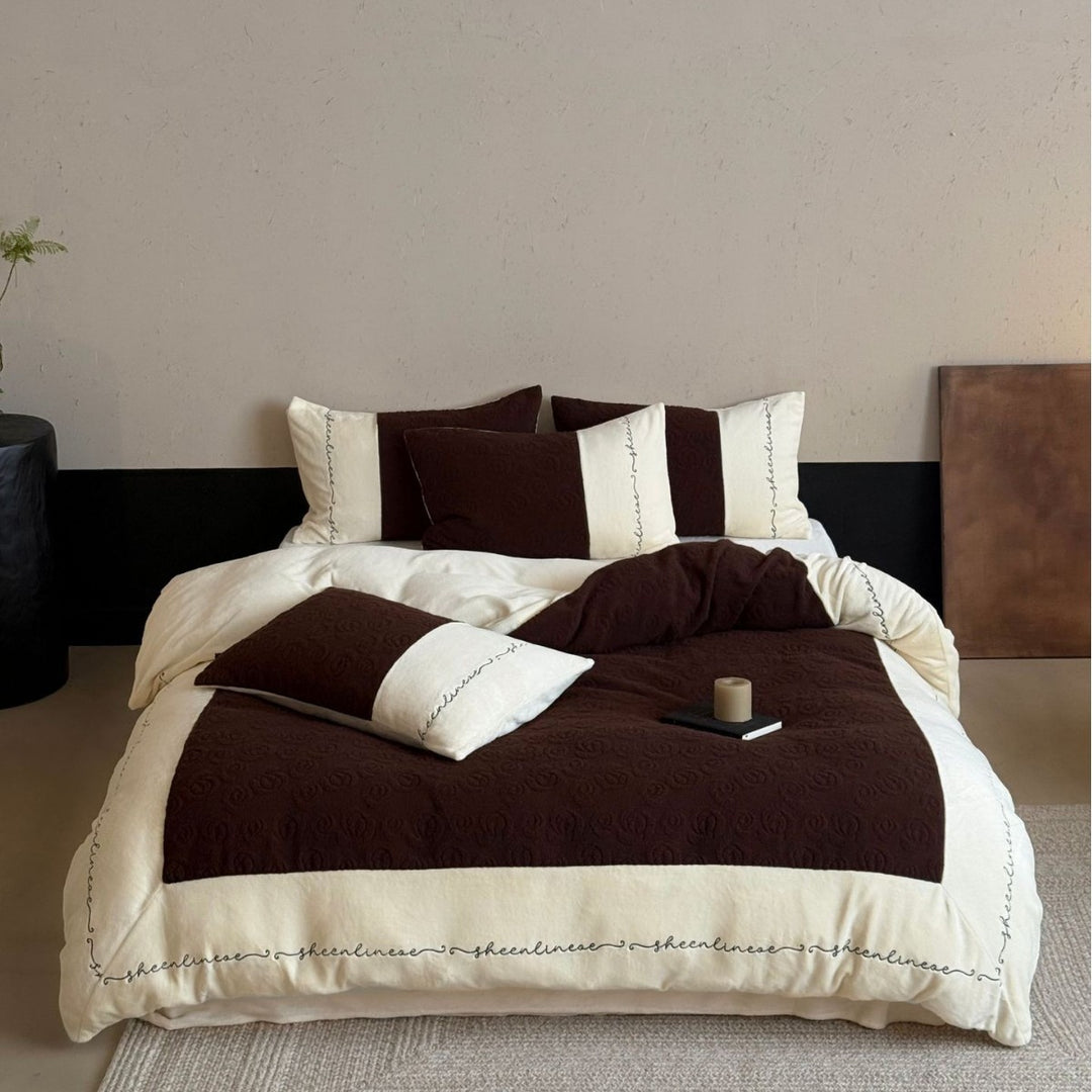 Quilted Cotton Sateen Reversible Duvet Cover Set with Embroidered Script Border