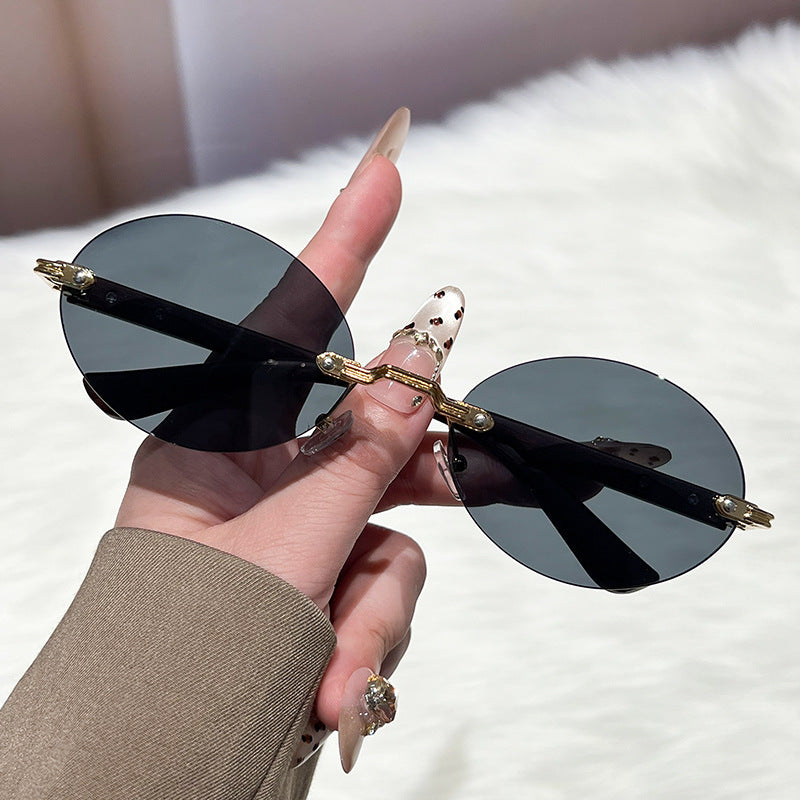 Ladies fashionable and elegant sunglasses with oval design Stornfield