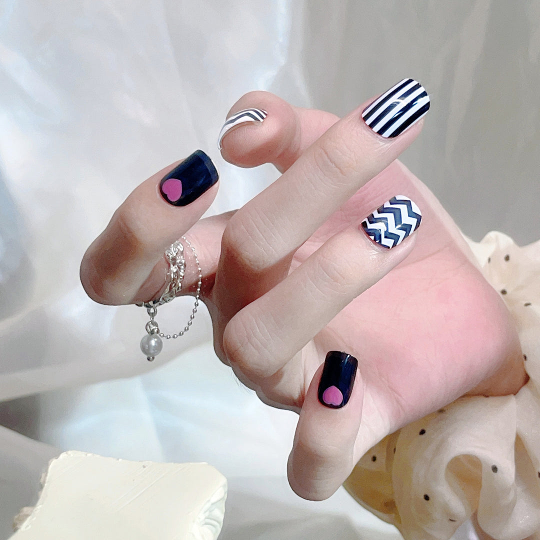 Decorative Heart Pattern Press-On Nails