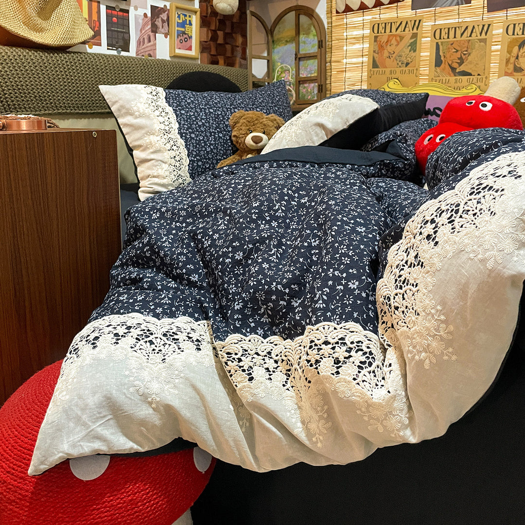 Floral Patterned Bedding Set