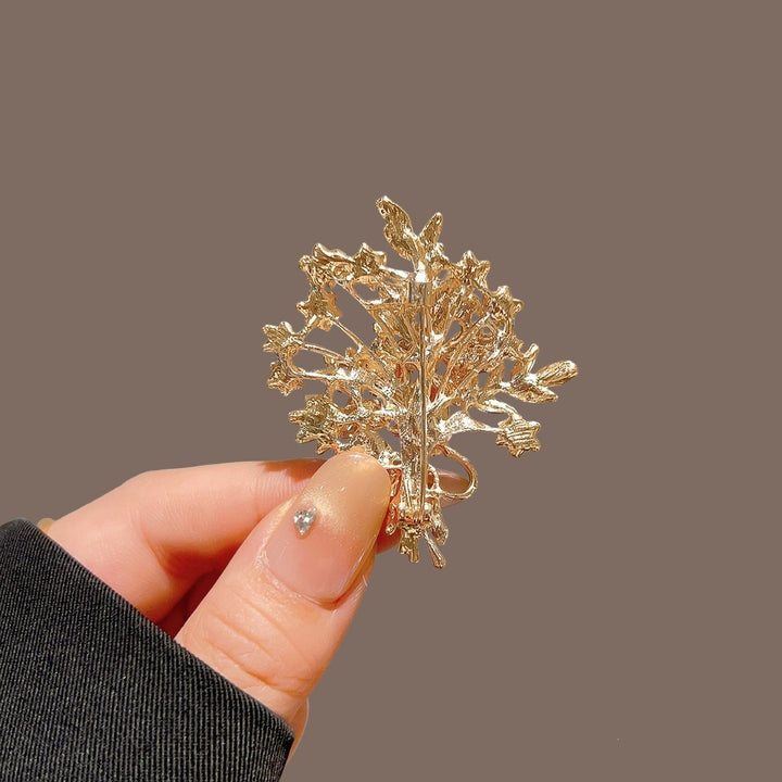 Elegant and Sparkling Brooch Stornfield