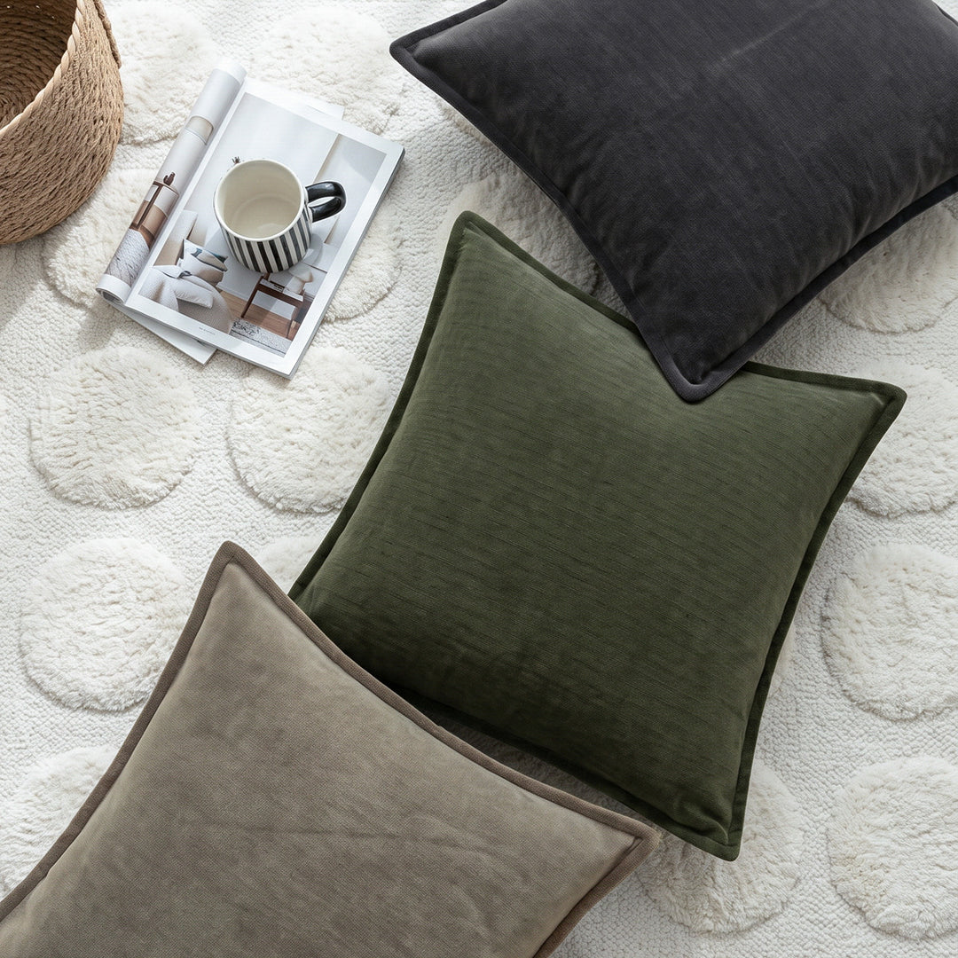 Luxurious and stylish decorative pillow