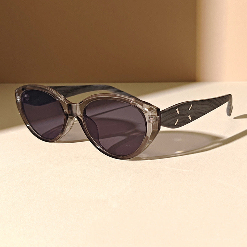 Fashionable Sunglasses in Elegant Cat-Eye Style Stornfield