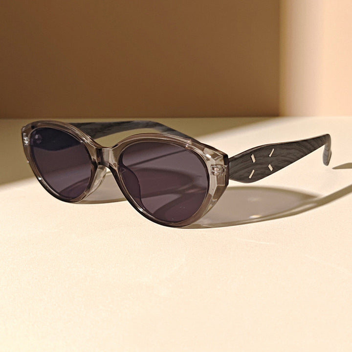 Fashionable Sunglasses in Elegant Cat-Eye Style Stornfield