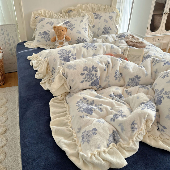 Floral Patterned Ruffled Comforter Set