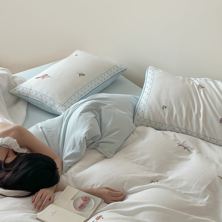 Cotton bedding set with delicate floral embroidery and decorative border