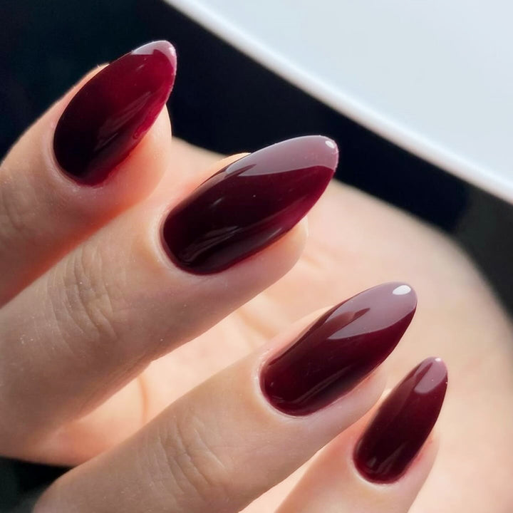 Acrylic nails with elegant almond shape Stornfield
