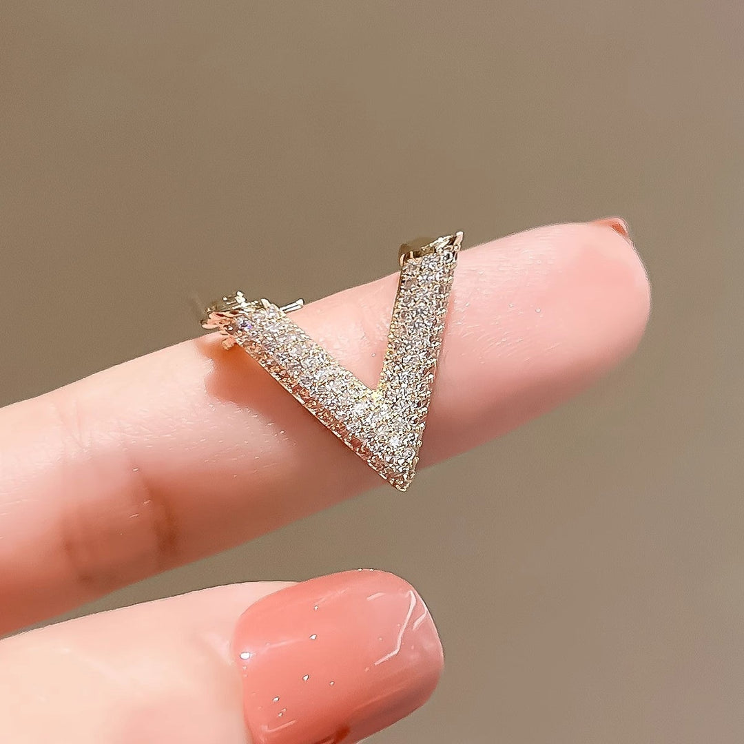 Elegant V-Shaped Brooch with Sparkling Crystals Stornfield