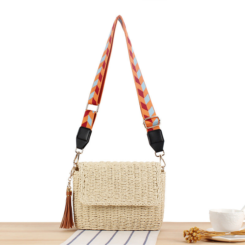 Shoulder bag made of hand-knotted natural material with decorative macramé elements Stornfield