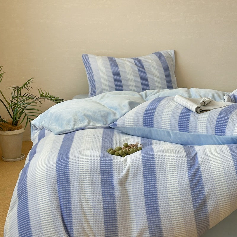 Striped waffle texture bed linen set with reversible function and breathable cotton mix