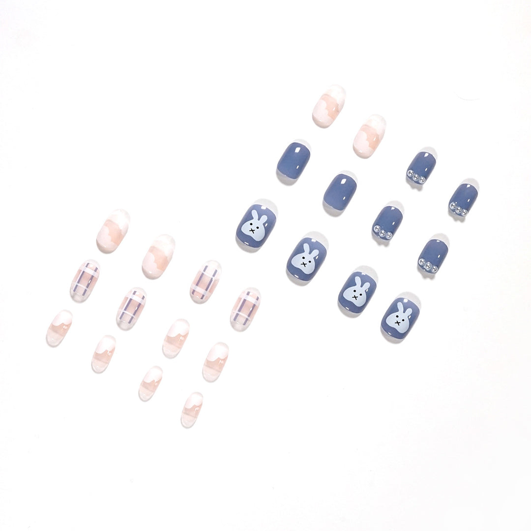 Artful Nail Art with Animal Motif Stornfield