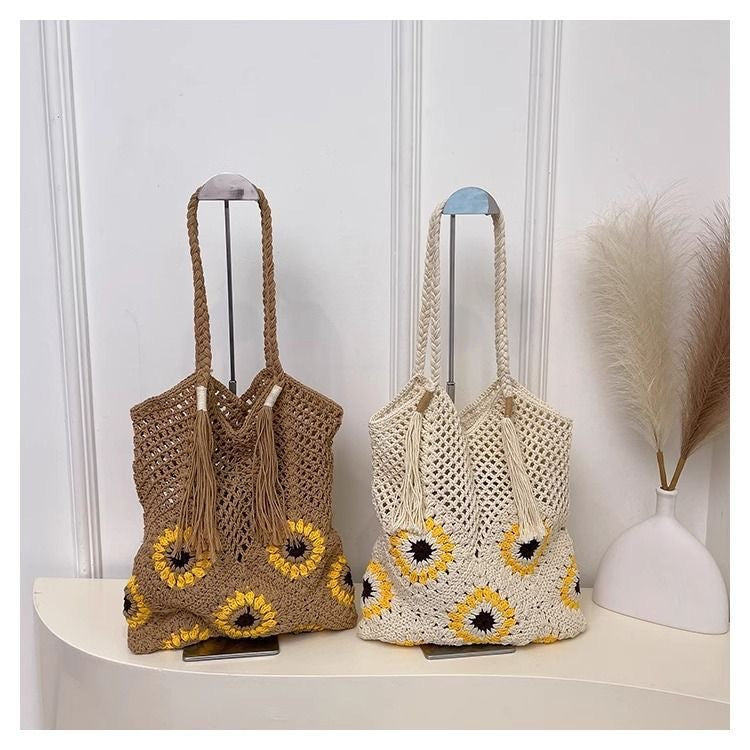 Hand-knotted leisure bag with floral pattern Stornfield