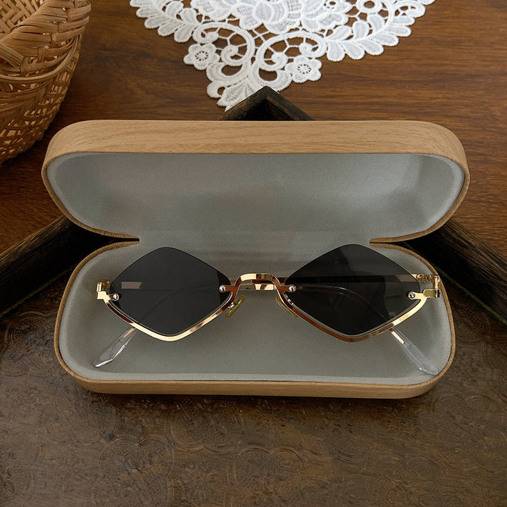 Fashionable Retro Sunglasses in Geometric Design Stornfield