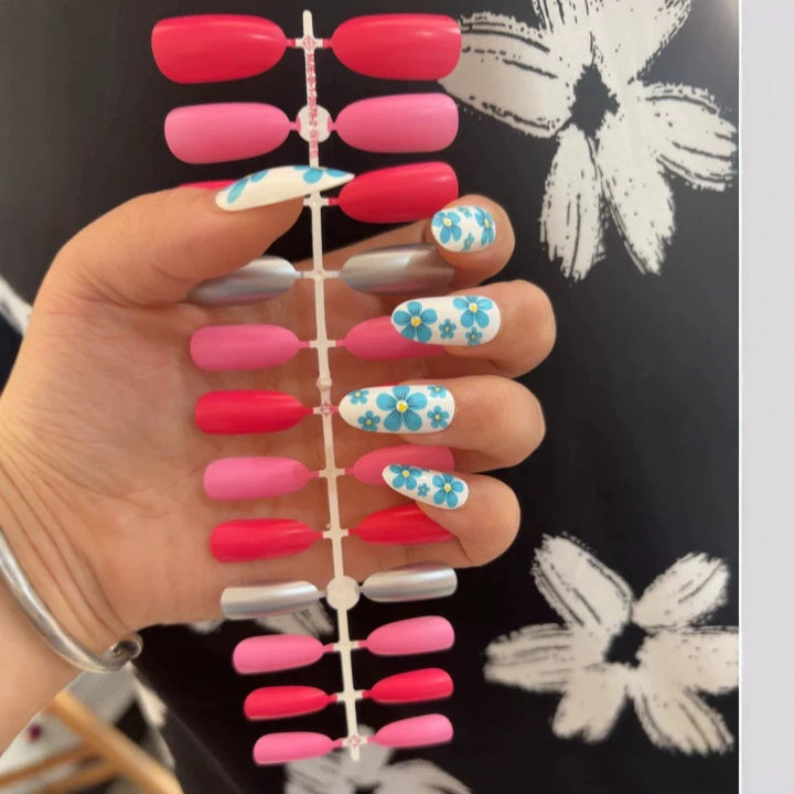 Artistic Almond-Shaped Press-On Nails Set with Metallic Accents Stornfield