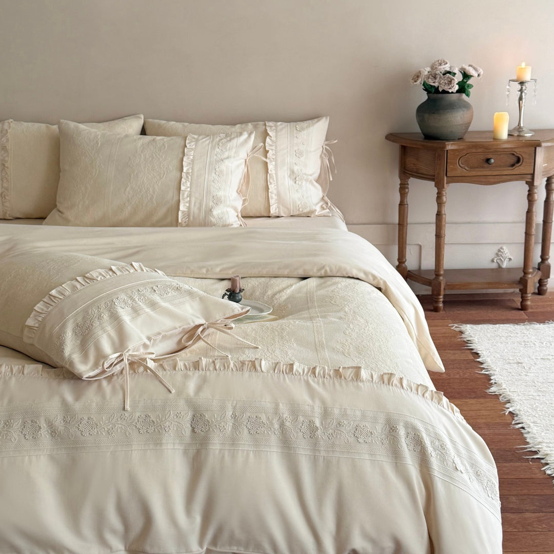 Luxury Jacquard Ruffled Duvet Cover Set with Tie-Closure Pillow Shams
