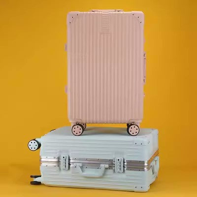 Heavy-Duty Ribbed Wheel Suitcase Stornfield