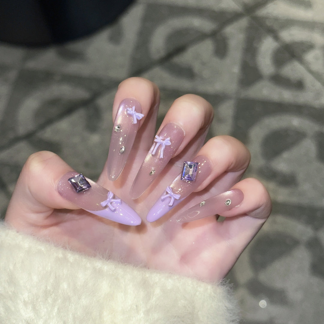 Elegant Handcrafted Press-On Nail Art Set Stornfield