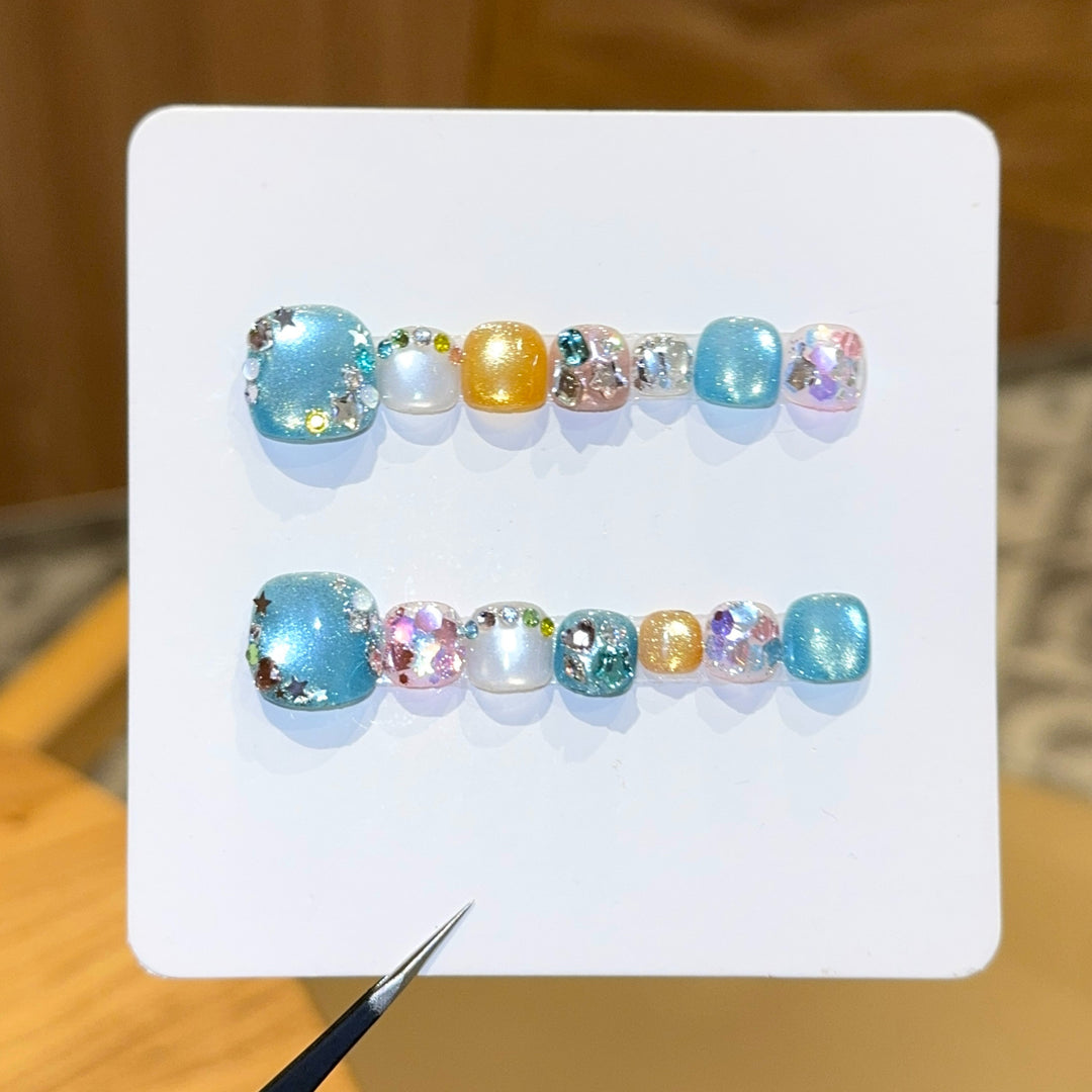 Artificial nails with sparkling accents and glittering design Stornfield