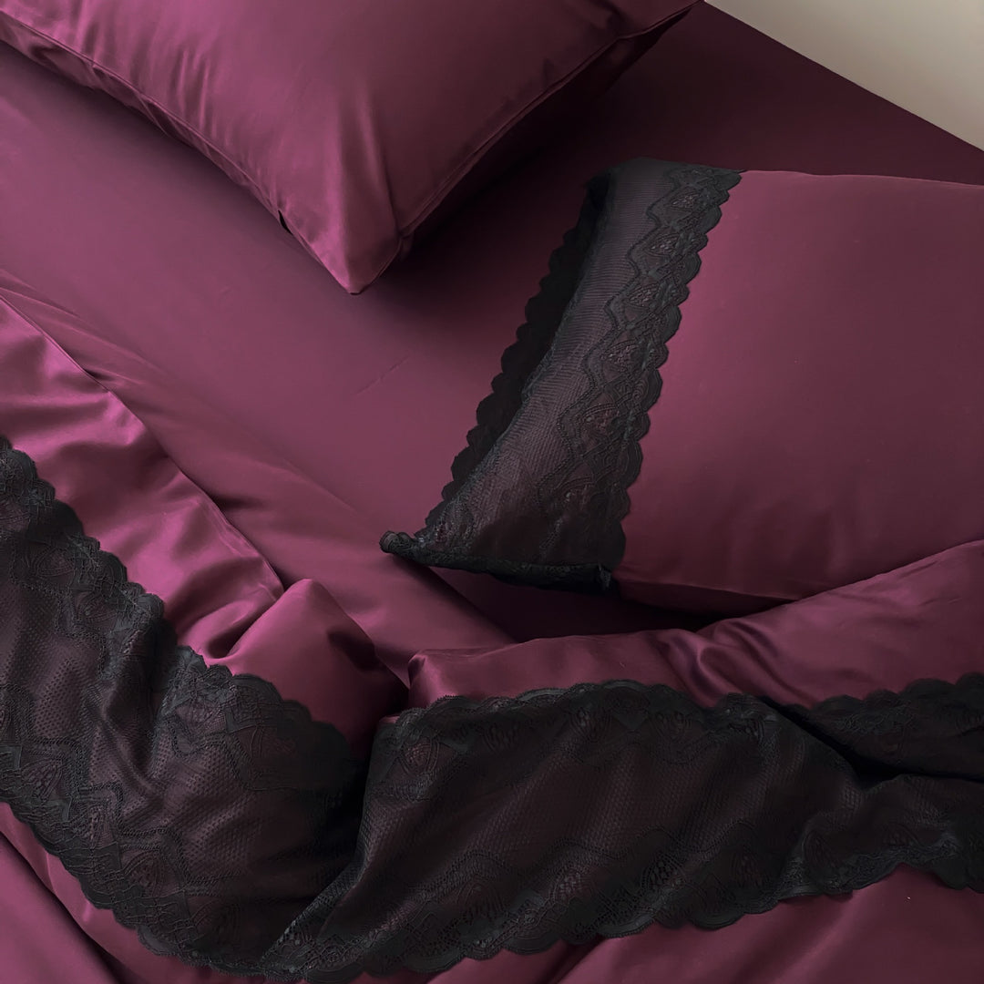Noble hotel-quality bed linen set with contrasted wave border