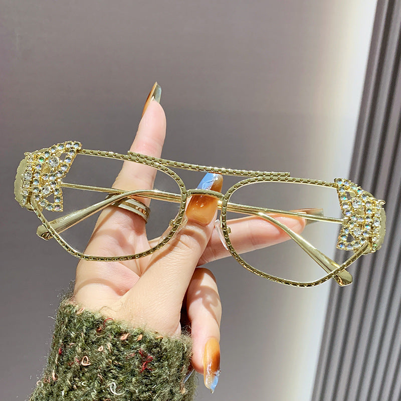 Women's Luxury Sunglasses with Elegant Butterfly Detail Stornfield
