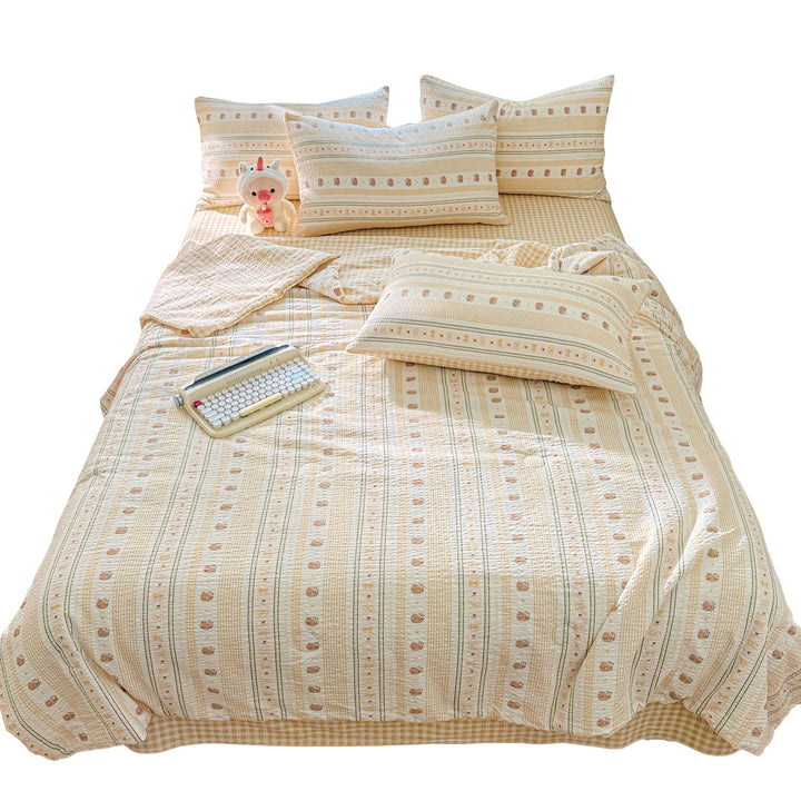 Charming Vintage Style Quilt Set