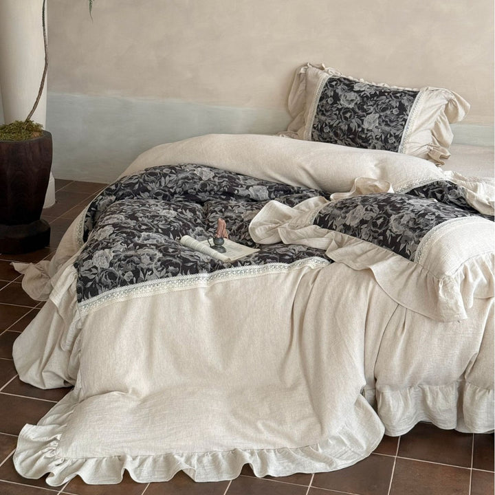 Romantic bedding set made of linen-cotton blend with ruffle and floral jacquard