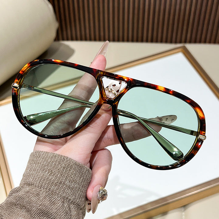 Ladies' sunglasses in an extravagant design with striking lenses Stornfield
