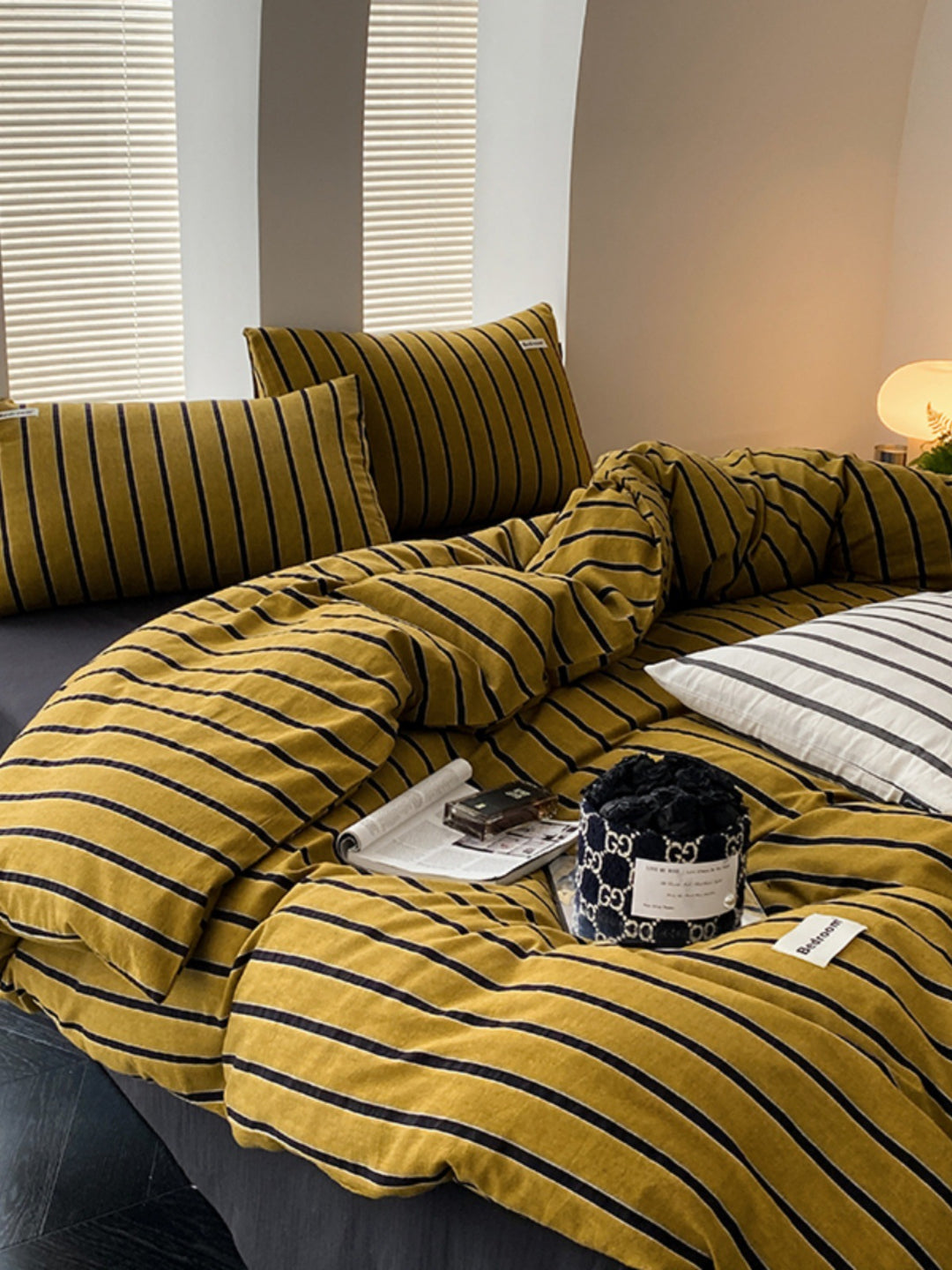 Striped cotton bedding set in percale quality with light quilting