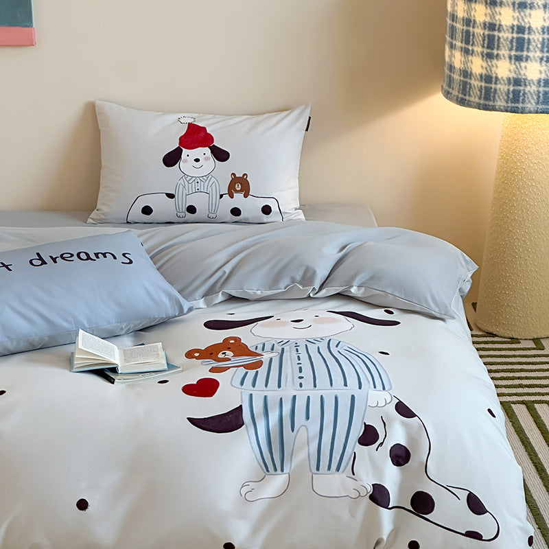 Children's bedding set with large teddy bear print and soft cotton satin