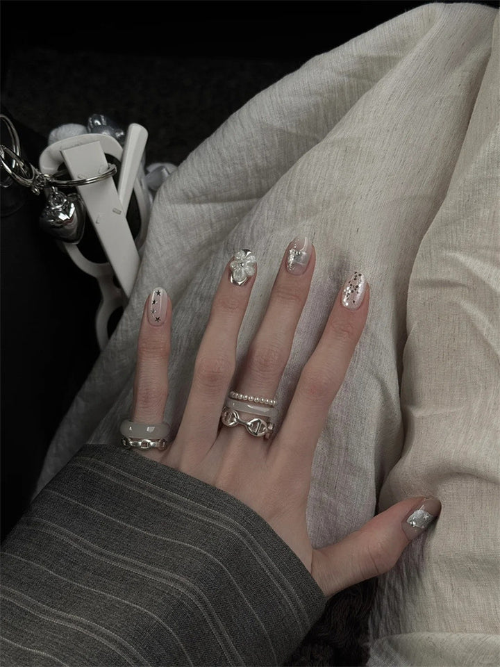 Artificial nails with decorative accents Stornfield