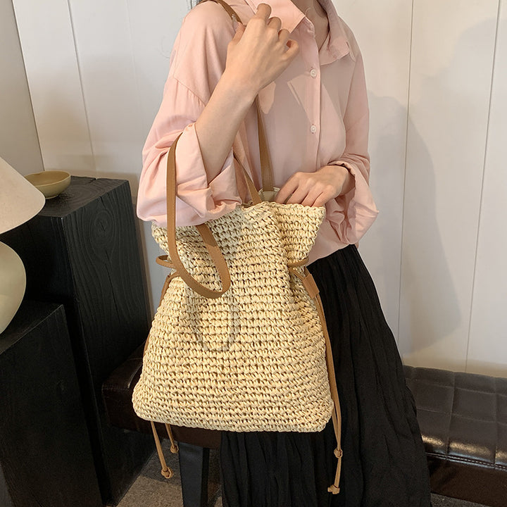 Casual straw bag with modern drawstring Stornfield
