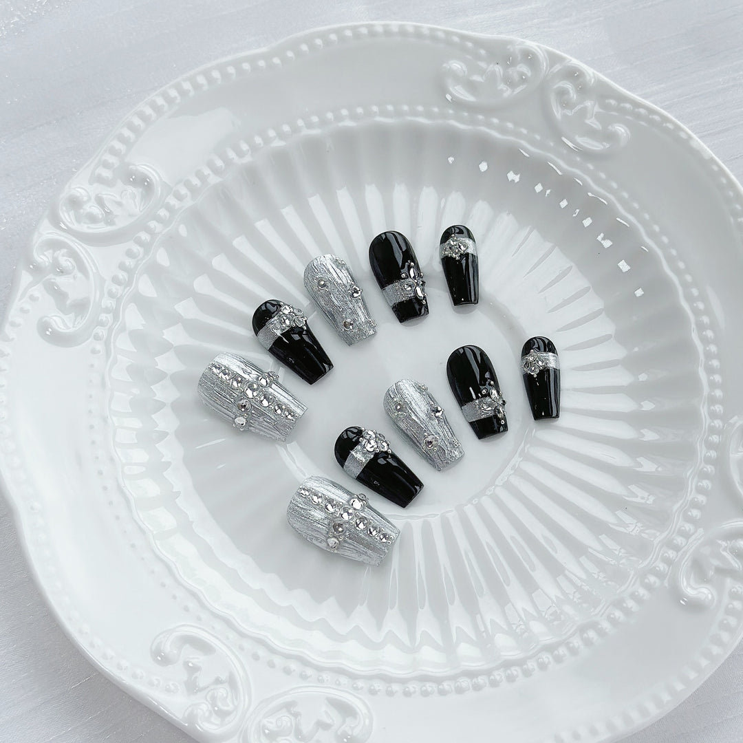 Decorative Press-On Nail Art Set with Luxurious Silver and Black Embellishments