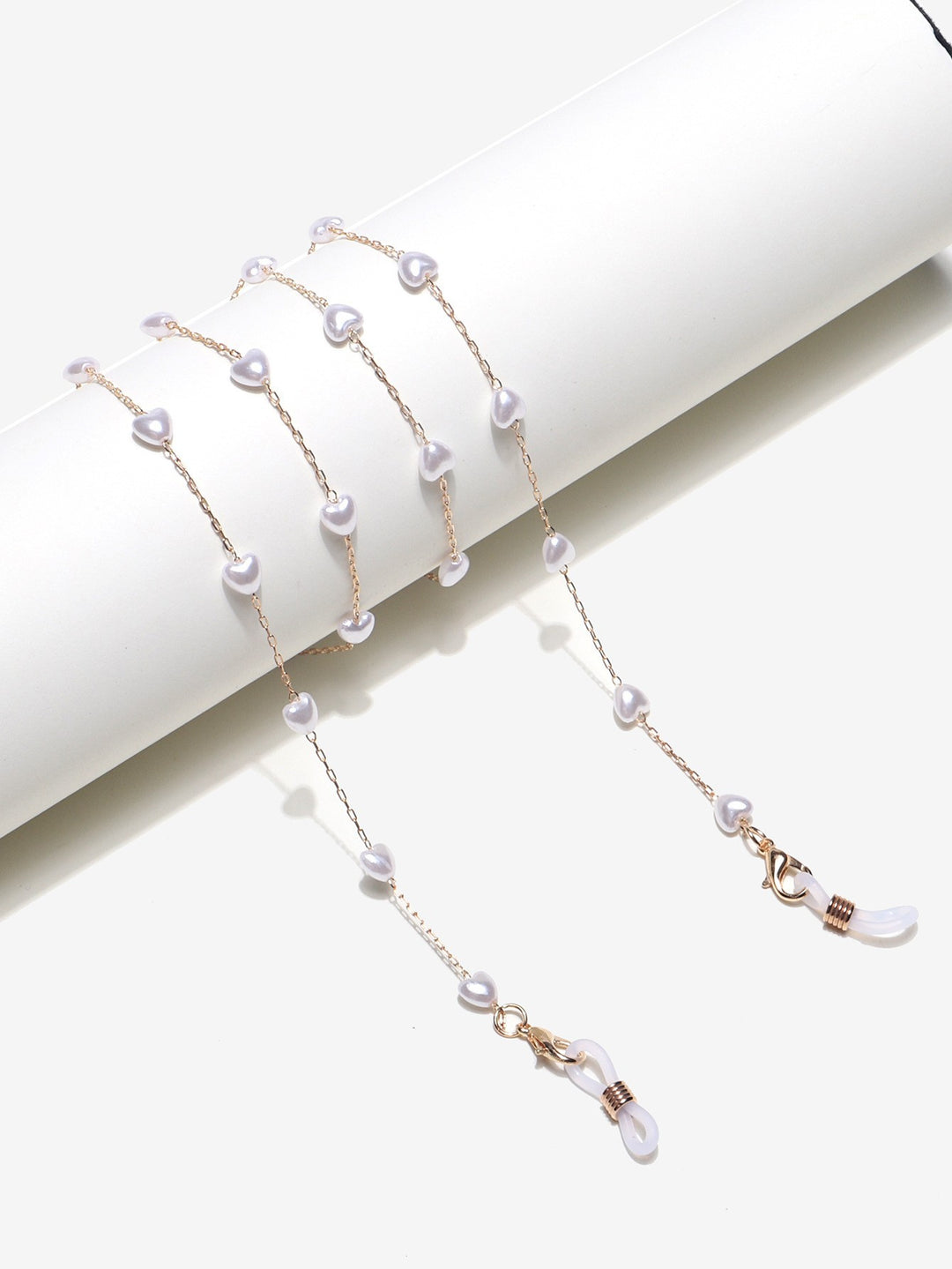 Elegant Heart-Shaped Pearl Chain Eyewear Holder Stornfield