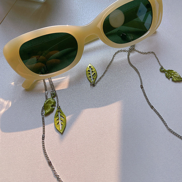 Fashionable glasses holder chain with leaf motifs Stornfield