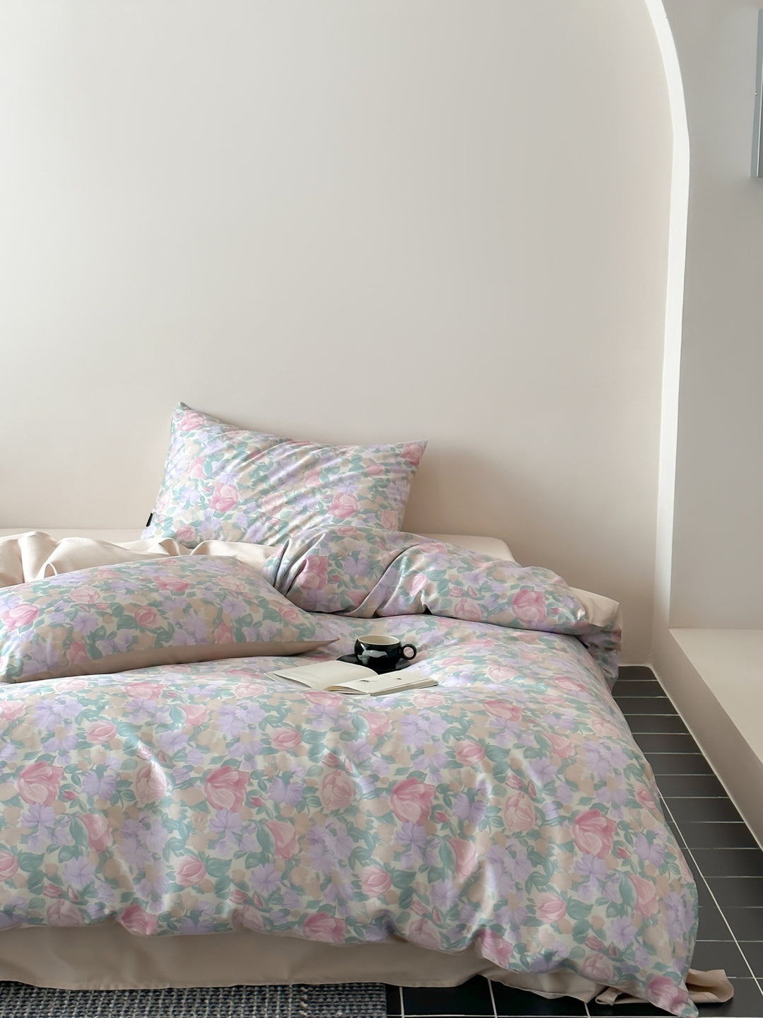 Microfiber bedding set with colorful terrazzo pattern, soft & easy care