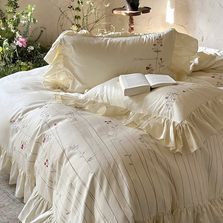Cotton-linen bed set with embroidered meadow motif & ruffled bed skirt