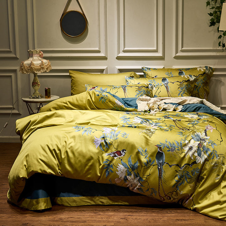 Cotton satin bedding set with watercolor flower print and reversible blanket