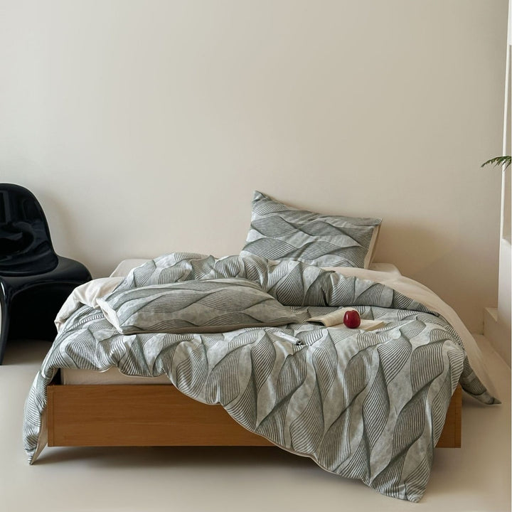 Bedding set made of cotton satin with organic wave print