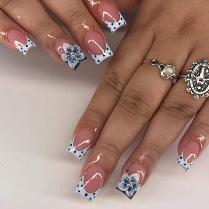 Artistic Floral Accent Press-On Nail Set
