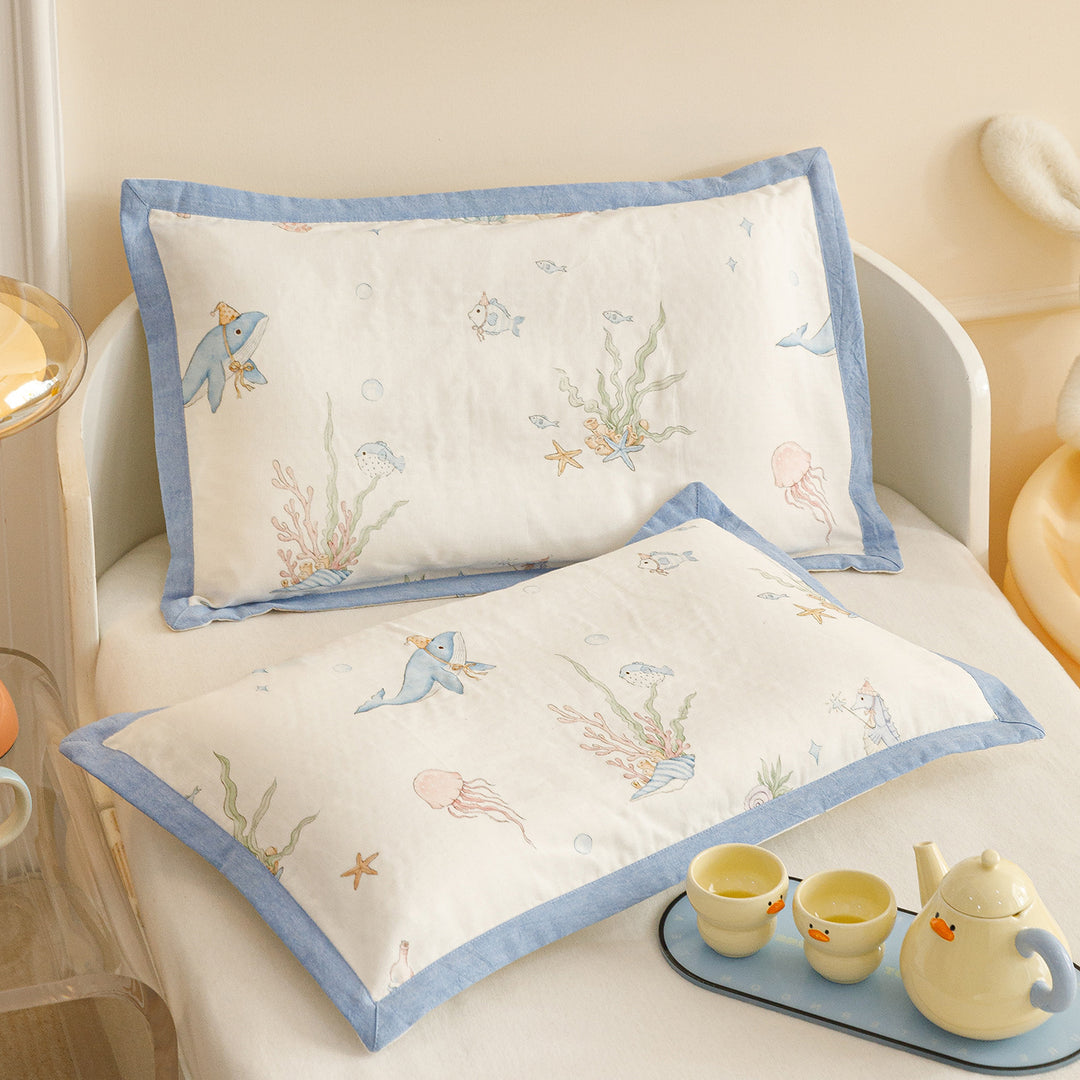 Children's pillowcase set made of breathable cotton blend with cute animal and fruit motifs