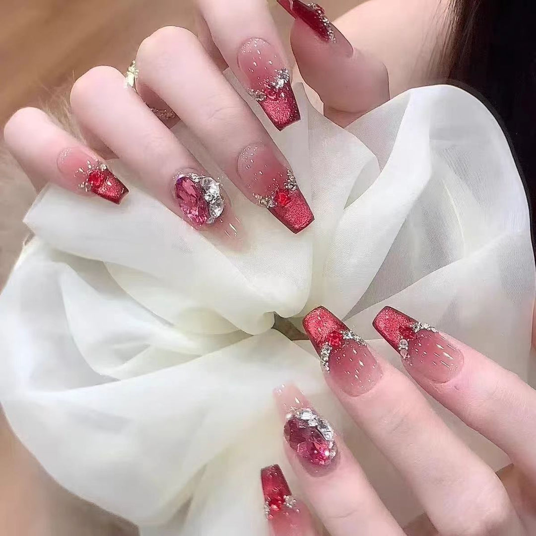 Glamorous and Sparkling Art Nails Stornfield