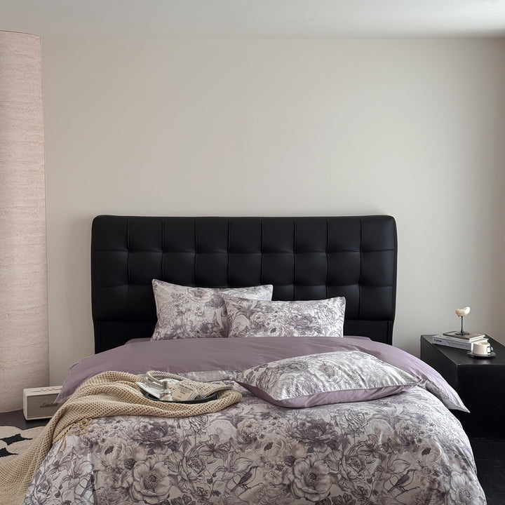 Bedding set with floral sketch look and reversible function
