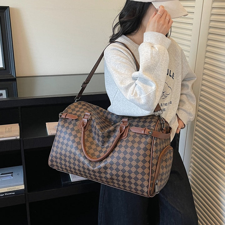 Sporty travel bag with multiple compartments and reinforced carrying handles Stornfield