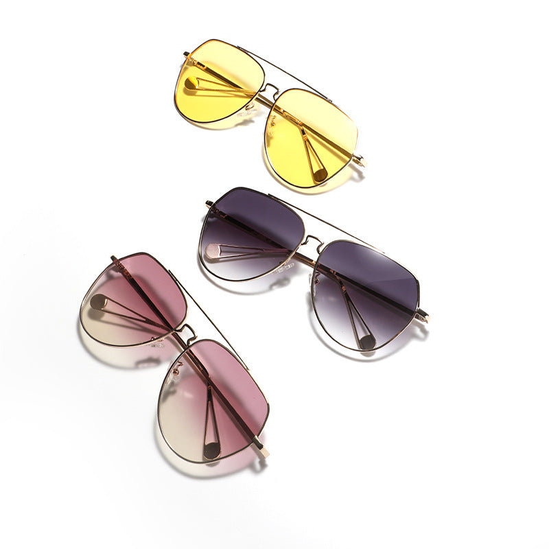 Ladies fashionable sunglasses in stylish, elegant design Stornfield