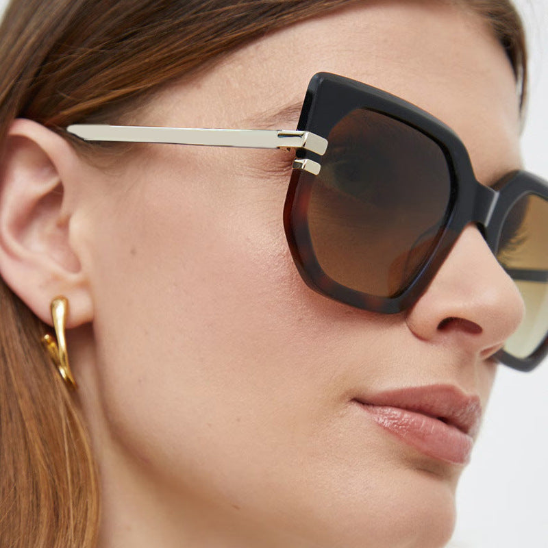 Women's geometric sunglasses with luxurious gold frame and polarized lenses Stornfield